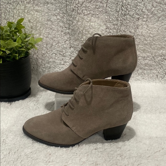 COPY - Vionic Suede Lace - Up Booties Size 6.5  Orthopedic Comfort - Picture 1 of 6